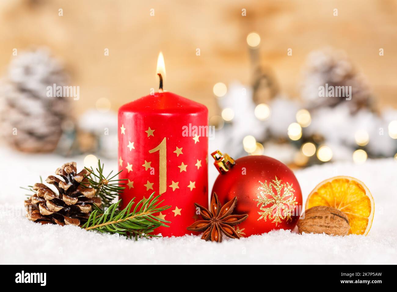 Prima Domenica 1st ° di avvento con candela Natale decorazione deco tempo Foto Stock