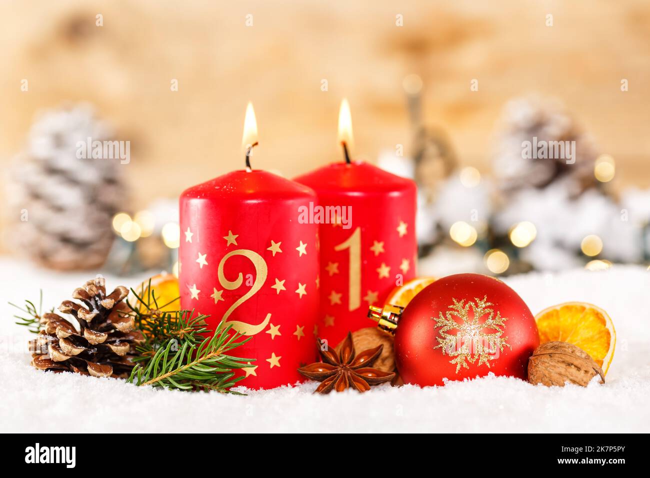 Seconda Domenica 2nd ° avvento con candela periodo di Natale decorazione deco Foto Stock