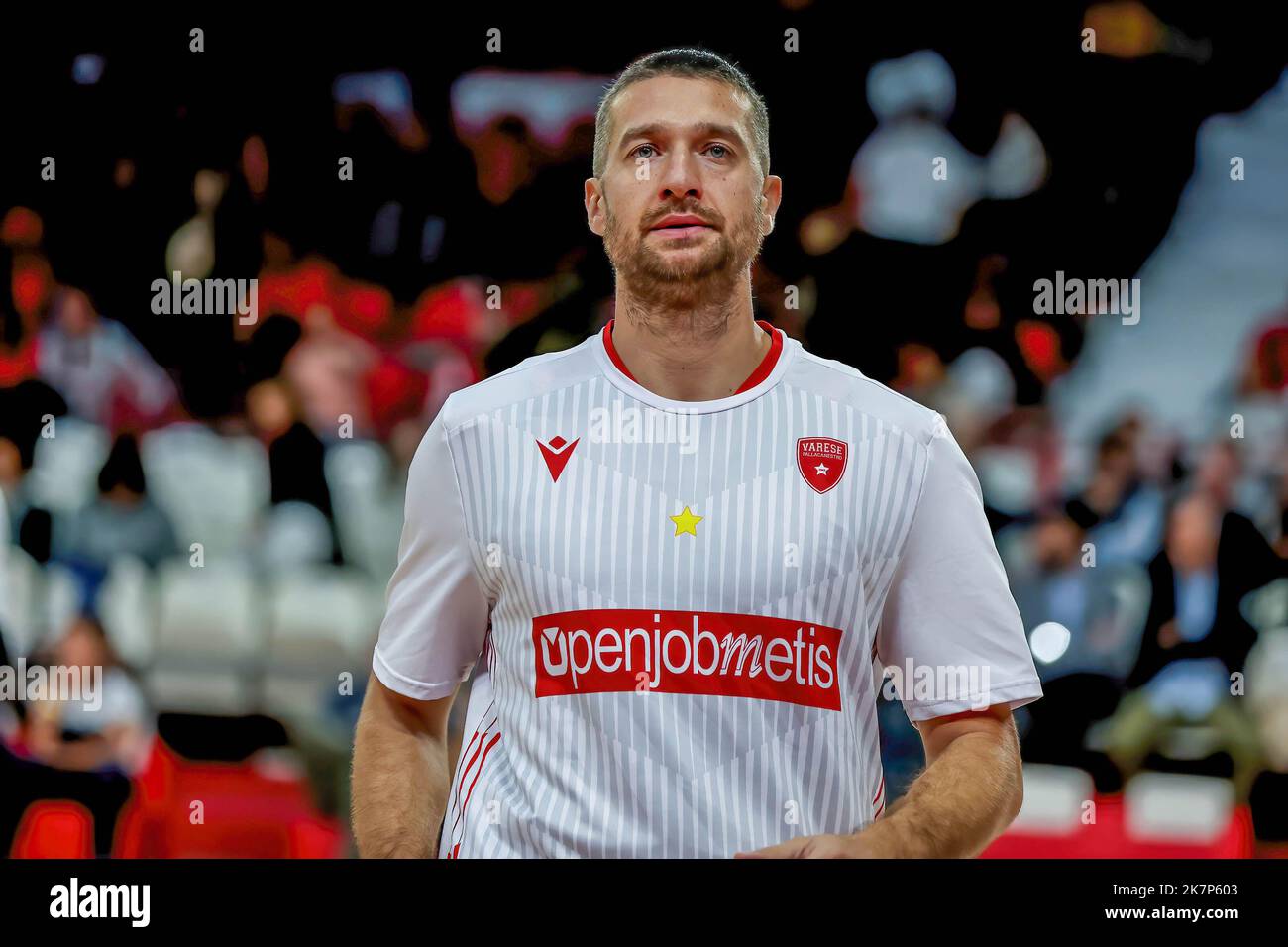 Giancarlo Ferrero #21 del Pallacanestro Varese OpenJobMetis si scalda durante il LBA Lega Basket Una partita regolare della Stagione 2022/23 tra OpenJobMetis Varese e Dolomiti energia Trentino a Enerxenia Arena, Varese. Punteggio finale: Varese 91 - 94 Trentino Foto Stock