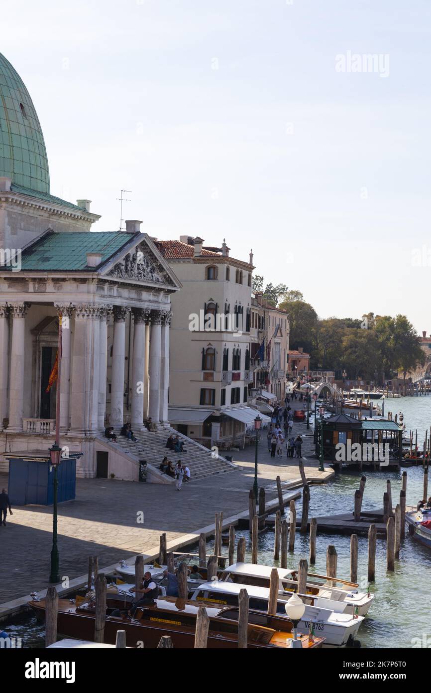 Veduta della Chiesa di San Simeon piccolo dal Ponte degli Scalzi a Venezia - Chiesa di San Simeon piccolo vista dal Ponte degli Scalzi a Venezia Foto Stock