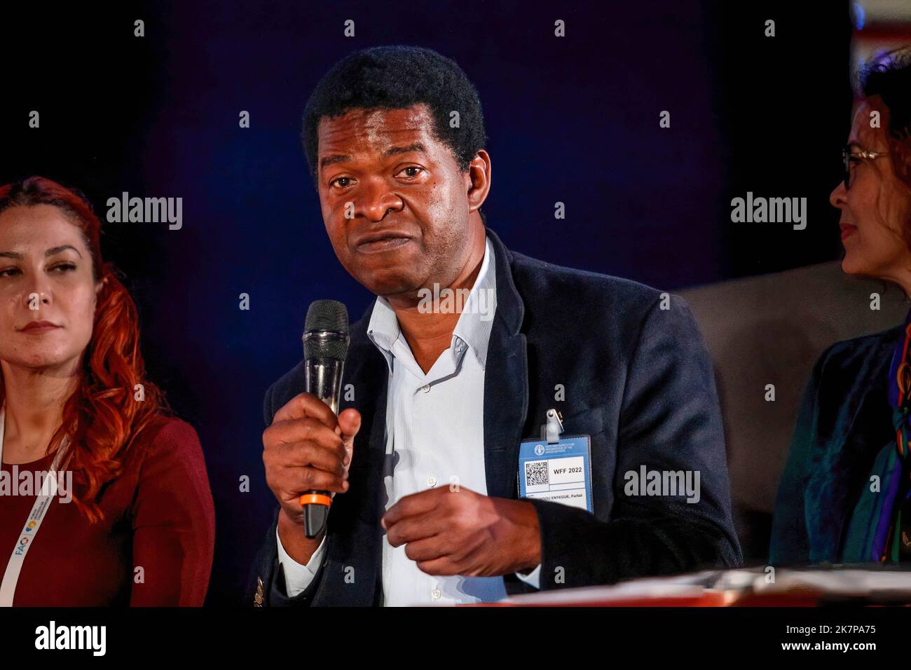 Roma, Italia. 18th Ott 2022. Elounou-Enyegue parla durante le finali della sfida della ricerca trasformativa nel lancio della campagna giovanile indigena. WFF (World Food Forum) sessione di apertura del Forum Mondiale della Gioventù il giorno 2 organizzato dall'Organizzazione delle Nazioni Unite per l'alimentazione e l'agricoltura presso la sede della FAO a Roma. World Food Forum è una nuova iniziativa che si concentra sulla sicurezza alimentare globale, forum di quest'anno il pensiero principale è dieta sana. Pianeta sano. Credit: SOPA Images Limited/Alamy Live News Foto Stock