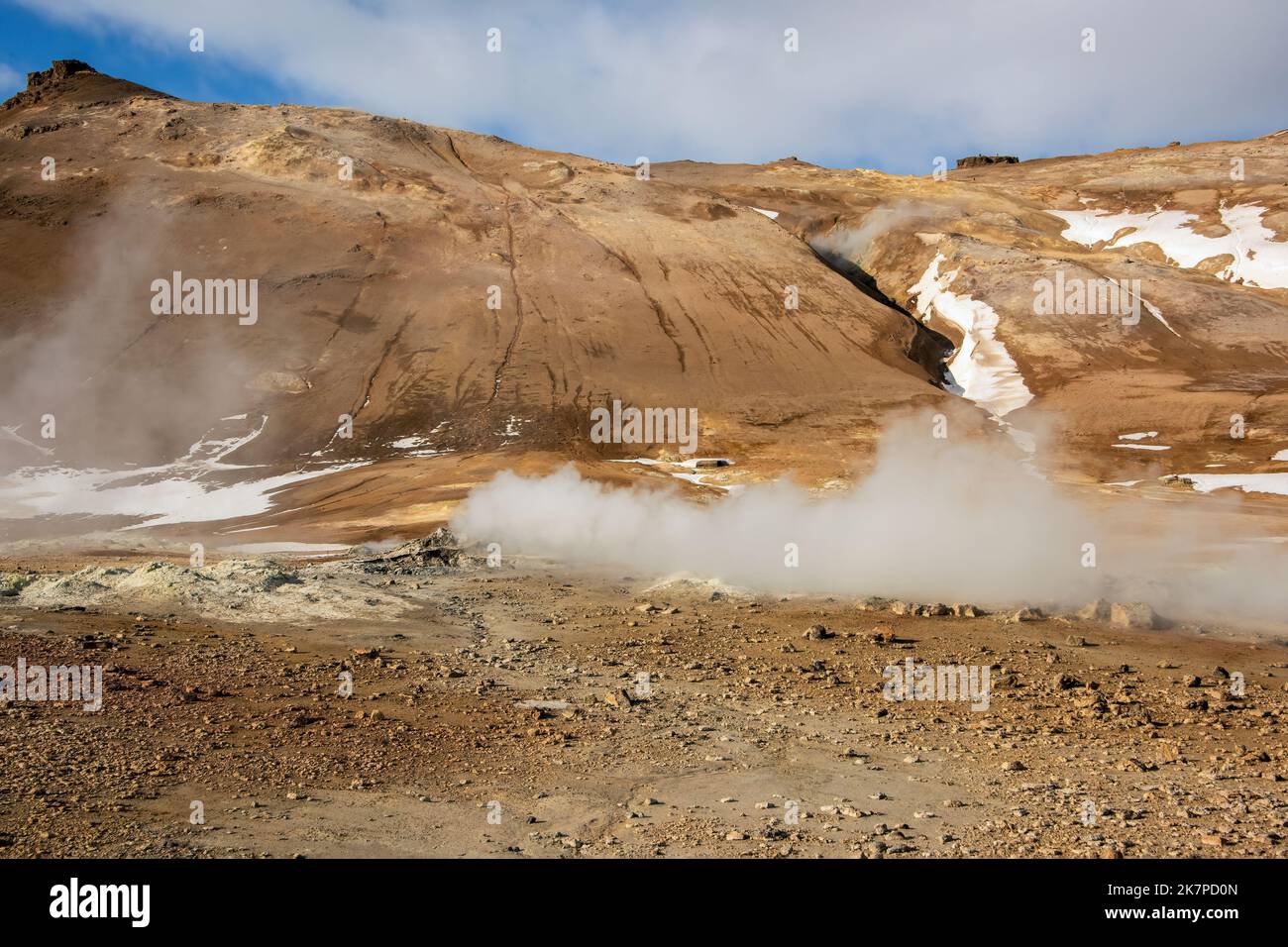 Paesaggio vulcanico fumante, area geotermica di Namafjall, Myvtan, Islanda Foto Stock