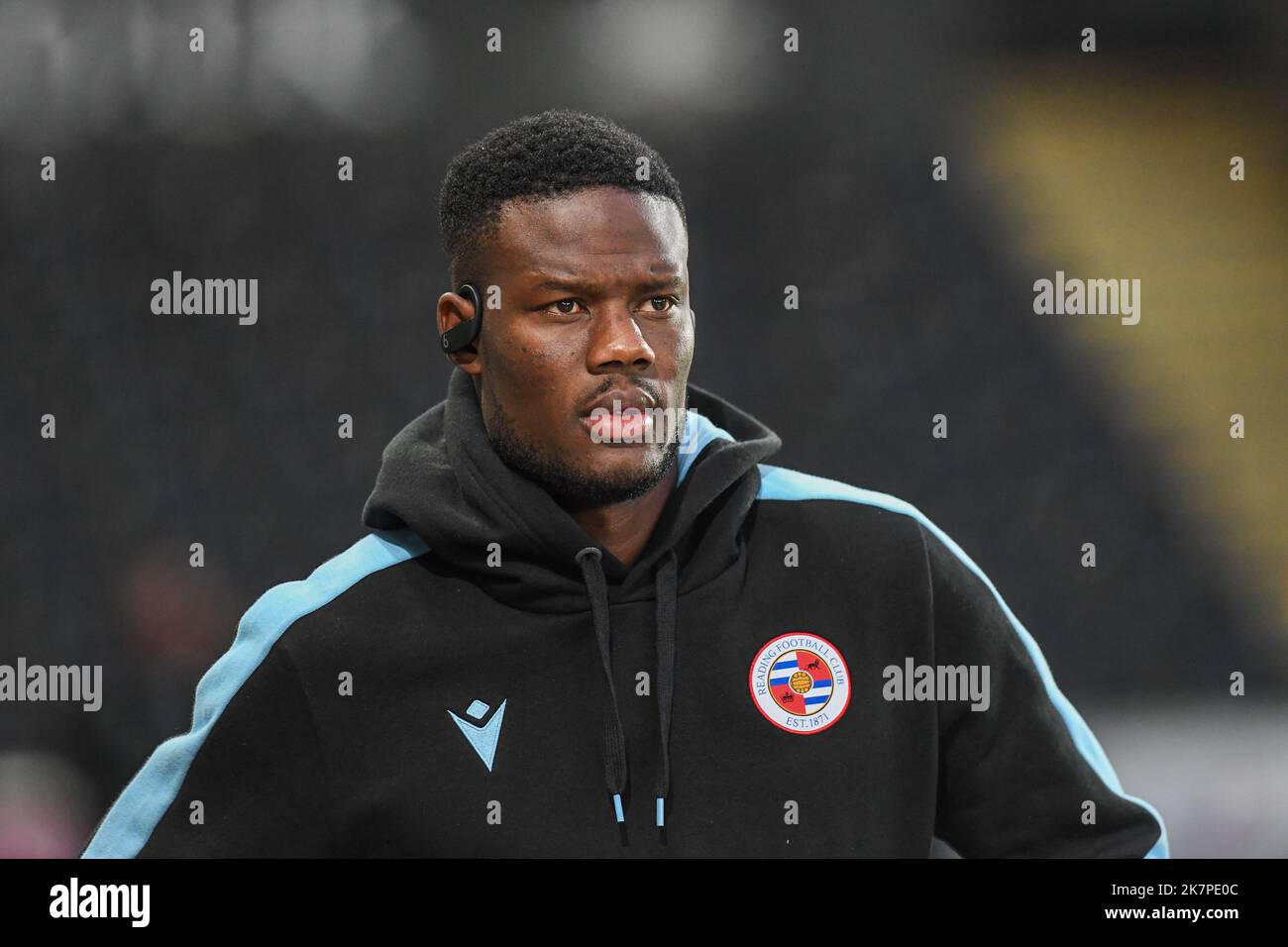Swansea, Regno Unito. 18th Ott 2022. Mamadou Loum #22 of Reading arriva allo stadio Swansea.com durante la partita del Campionato Sky Bet Swansea City vs Reading al Swansea.com Stadium, Swansea, Regno Unito, 18th ottobre 2022 (Foto di Mike Jones/News Images) a Swansea, Regno Unito il 10/18/2022. (Foto di Mike Jones/News Images/Sipa USA) Credit: Sipa USA/Alamy Live News Foto Stock