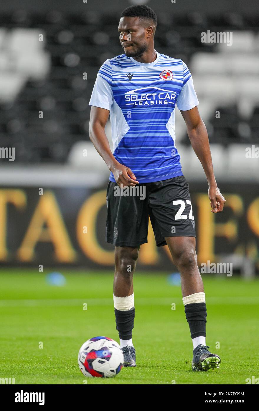 Swansea, Galles, Regno Unito. 18th ottobre 2022; Swansea.com° stadio, Swansea, Galles; calcio da campionato, Swansea contro la lettura; Mamadou Loum of Reading durante il warm up Credit: Action Plus Sports Images/Alamy Live News Foto Stock