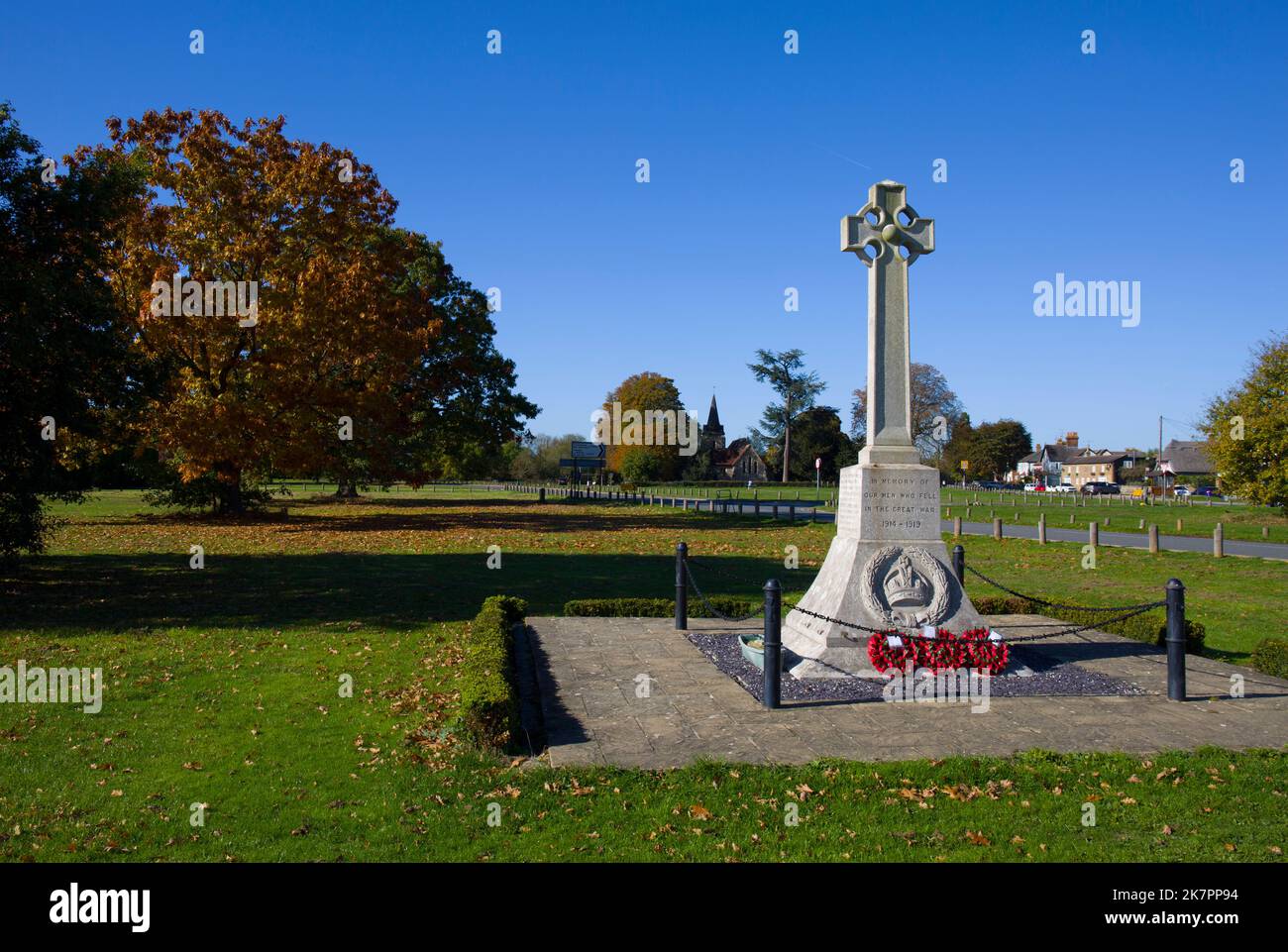 War Memorial e Village Green Hatfield Heath Essex Foto Stock
