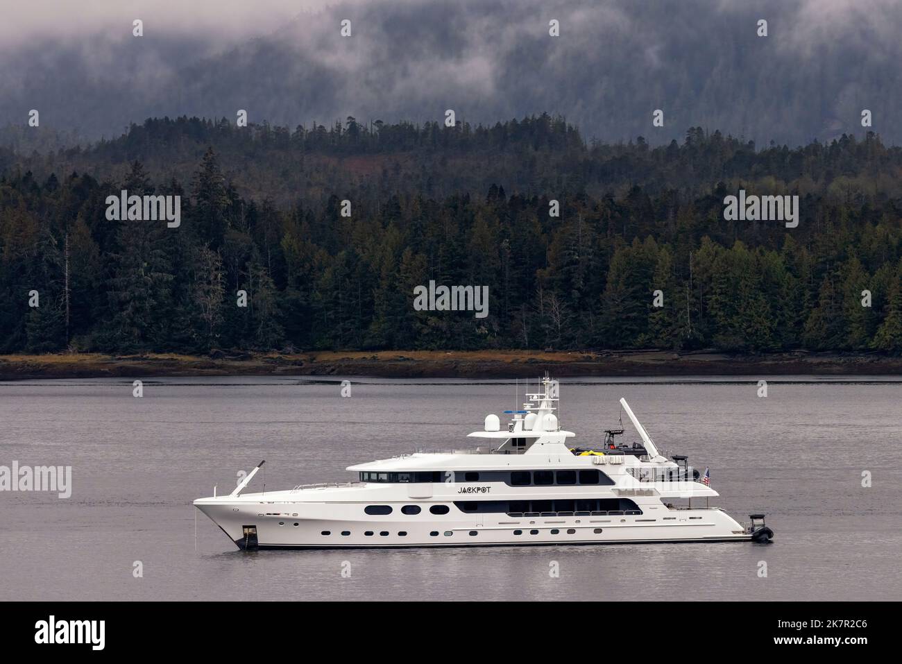 'Jackpot' Motor Yacht (Christensen 164 ft) nel Tongass Narrows vicino Ketchikan, Alaska, USA Foto Stock