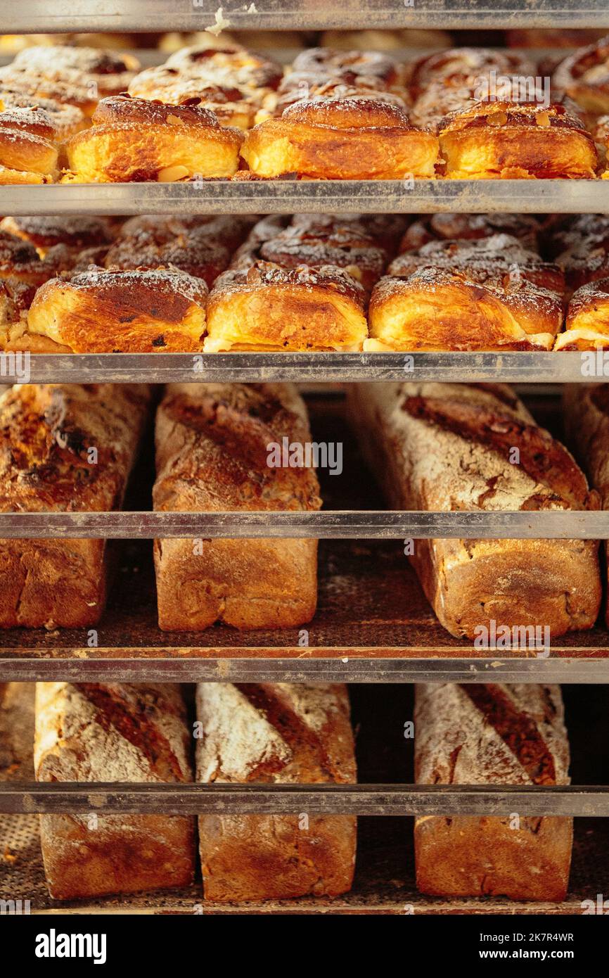 pane in una panetteria, fresco Foto Stock