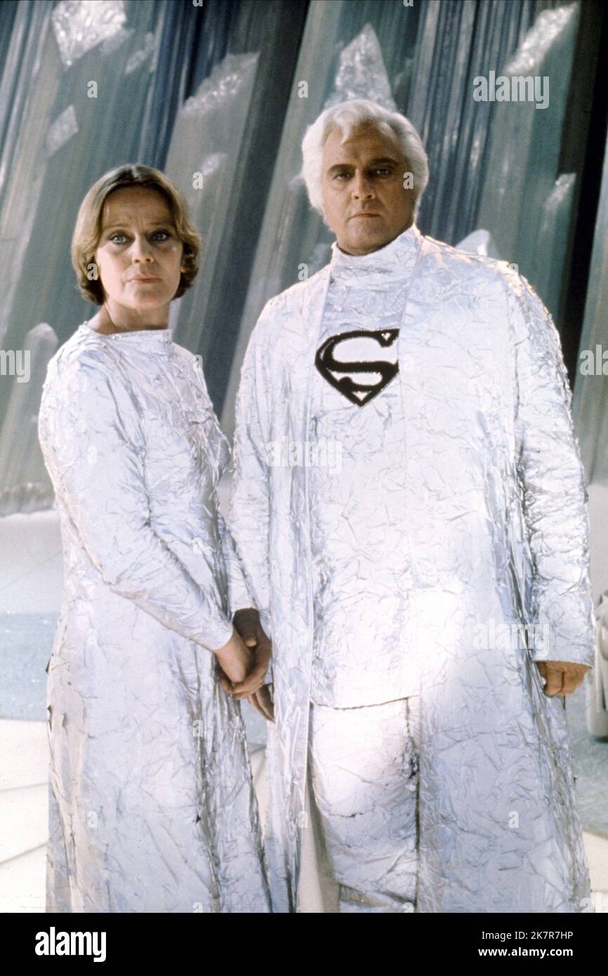 Maria Schell & Marlon Brando Film: Superman (USA/UK 1978) personaggi: Vond-Ah, Jor-El regista: Richard Donner 10 Dicembre 1978 **AVVERTIMENTO** questa fotografia è solo per uso editoriale ed è copyright di WARNER BROS. E/o il fotografo assegnato dalla Film o dalla Società di produzione e può essere riprodotto solo da pubblicazioni in concomitanza con la promozione del film di cui sopra. Un credito obbligatorio a WARNER BROS. è obbligatorio. Il fotografo deve essere accreditato anche quando è noto. Nessun uso commerciale può essere concesso senza autorizzazione scritta da parte della Film Company. Foto Stock