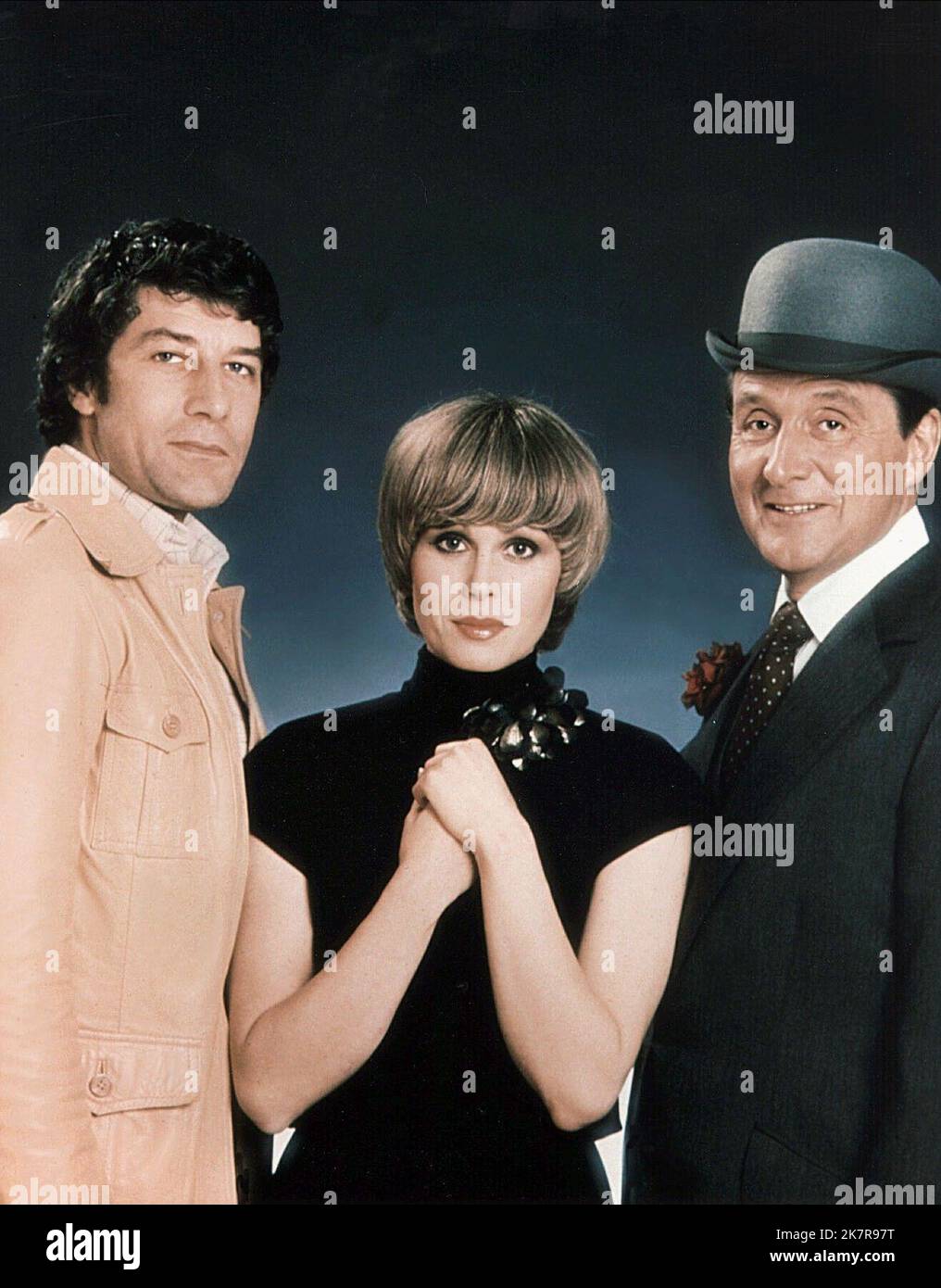 Gareth Hunt, Joanna Lumley e Patrick Macnee Television: The New Avengers (TV-Serie) UK/CAN/Fr 1976-1977, 22 settembre 1976 **AVVERTENZA** questa fotografia è solo per uso editoriale ed è copyright di IDTVSTUDIOCANAL e/o del fotografo assegnato dalla Film o Production Company e può essere riprodotta solo da pubblicazioni in concomitanza con la promozione del film di cui sopra. È richiesto un credito obbligatorio a IDTVSTUDIOCANAL. Il fotografo deve essere accreditato anche quando è noto. Nessun uso commerciale può essere concesso senza autorizzazione scritta da parte della Film Company. Foto Stock