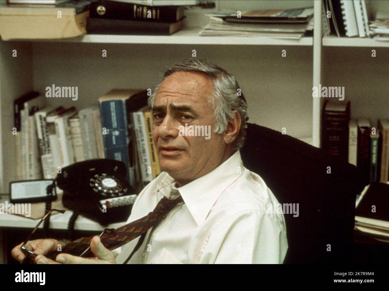 Martin Balsam Film: Tutti gli uomini del presidente (USA 1976) personaggi: Howard Simons regista: Alan J. Pakula 04 aprile 1976 **AVVERTIMENTO** questa fotografia è solo per uso editoriale ed è copyright di WARNER BROS. E/o il fotografo assegnato dalla Film o dalla Società di produzione e può essere riprodotto solo da pubblicazioni in concomitanza con la promozione del film di cui sopra. Un credito obbligatorio a WARNER BROS. è obbligatorio. Il fotografo deve essere accreditato anche quando è noto. Nessun uso commerciale può essere concesso senza autorizzazione scritta da parte della Film Company. Foto Stock