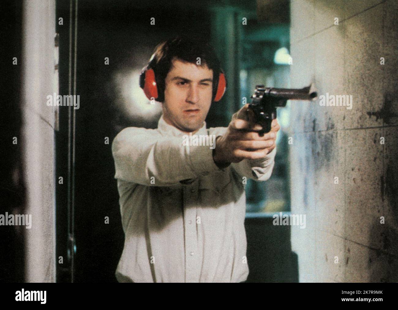 Robert De Niro Film: Tassista (USA 1976) personaggi: Travis Bickle regista: Martin Scorsese 07 febbraio 1976 **AVVERTENZA** questa fotografia è solo per uso editoriale ed è copyright delle IMMAGINI COLUMBIA e/o del fotografo assegnato dalla Film o dalla Production Company e può essere riprodotta solo da pubblicazioni in concomitanza con la promozione del film di cui sopra. È richiesto un credito obbligatorio per LE FOTO DI COLUMBIA. Il fotografo deve essere accreditato anche quando è noto. Nessun uso commerciale può essere concesso senza autorizzazione scritta da parte della Film Company. Foto Stock