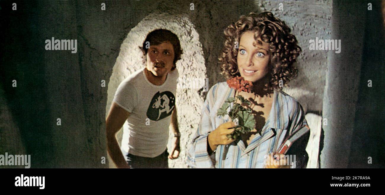 Roman Polanski & Sydne Rome Film cosa? (1972) personaggi: Zanzara (non accreditata) & Nancy regista: Roman Polanski 07 dicembre 1972 **ATTENZIONE** questa fotografia è ad uso esclusivamente editoriale ed è copyright di AVCO e/o del fotografo assegnato dalla Film o Production Company e può essere riprodotta solo da pubblicazioni in concomitanza con la promozione del suddetto Film. È richiesto un credito obbligatorio per AVCO. Il fotografo deve essere accreditato anche se conosciuto. Nessun uso commerciale può essere concesso senza l'autorizzazione scritta di The Film Company. Foto Stock