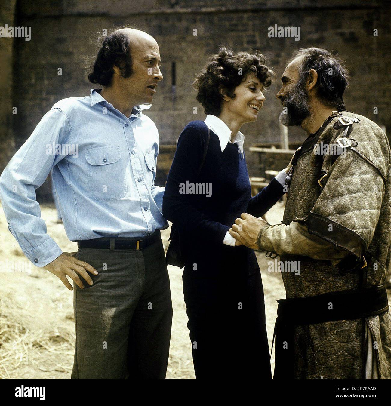 Richard Lester, Audrey Hepburn & Sean Connery Film: Robin e Marian (USA 1976) personaggi: , Lady Marian & Robin Hood regista: Richard Lester 11 marzo 1976 **AVVERTENZA** questa fotografia è solo per uso editoriale ed è copyright delle IMMAGINI COLUMBIA e/o del fotografo assegnato dalla Film o dalla Production Company e può essere riprodotta solo da pubblicazioni in concomitanza con la promozione del film di cui sopra. È richiesto un credito obbligatorio per LE FOTO DI COLUMBIA. Il fotografo deve essere accreditato anche quando è noto. Nessun uso commerciale può essere concesso senza l'autorizzazione scritta del Film Co Foto Stock