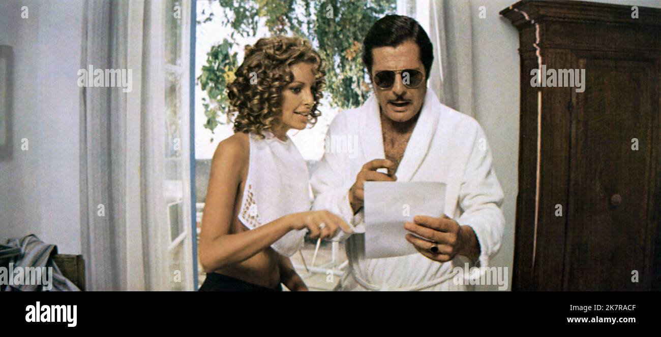 Sydne Rome & Marcello Mastroianni Film cosa? (1973) personaggi: Nancy & Alex regista: Roman Polanski 07 dicembre 1972 **ATTENZIONE** questa fotografia è a solo uso editoriale ed è copyright di AVCO e/o del fotografo assegnato dalla Film o Production Company e può essere riprodotta solo da pubblicazioni in concomitanza con la promozione del suddetto Film. È richiesto un credito obbligatorio per AVCO. Il fotografo deve essere accreditato anche se conosciuto. Nessun uso commerciale può essere concesso senza l'autorizzazione scritta di The Film Company. Foto Stock