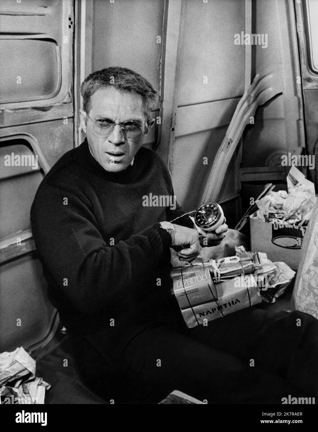 Steve McQueen Film The Getaway (USA 1972) personaggi: DOC McCoy regista: Sam Peckinpah 13 dicembre 1972 **ATTENZIONE** questa fotografia è solo per uso editoriale ed è copyright DELLA WARNER BROS. E/o il fotografo assegnato dalla Film o dalla Production Company e può essere riprodotto solo da pubblicazioni in concomitanza con la promozione del suddetto Film. Un credito obbligatorio alla WARNER BROS. è obbligatorio. Il fotografo deve essere accreditato anche se conosciuto. Nessun uso commerciale può essere concesso senza l'autorizzazione scritta di The Film Company. Foto Stock