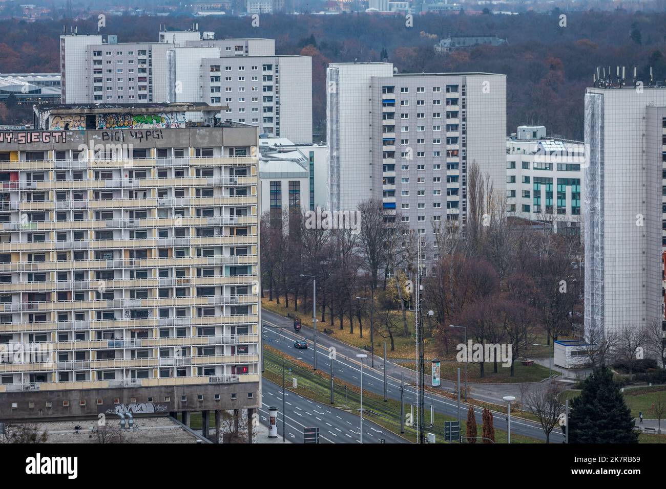 Edifici comunisti dell'era sovietica dall'alto, Dresda, Germania Foto Stock