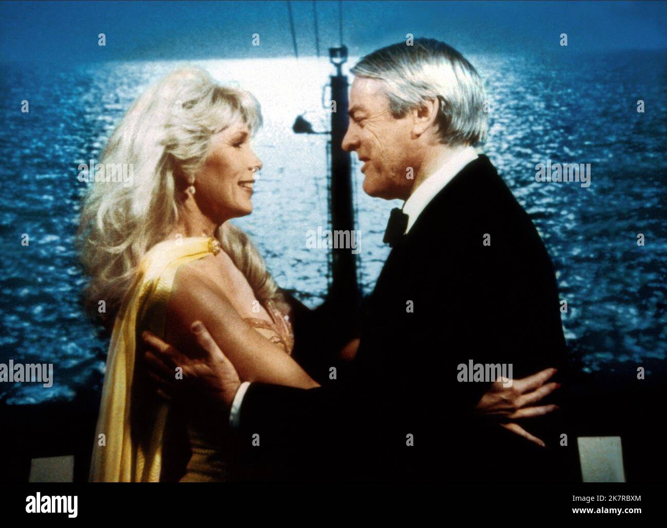 Stella Stevens & Kevin McCarthy Televisione: The Love Boat (1977) regista: Ray Austin, Earl Bellamy 24 settembre 1977 **AVVERTENZA** questa fotografia è esclusivamente per uso editoriale ed è copyright di ABC e/o del fotografo assegnato dalla Film o dalla Production Company e può essere riprodotta solo da pubblicazioni in concomitanza con la promozione del film di cui sopra. È richiesto un credito obbligatorio per ABC. Il fotografo deve essere accreditato anche quando è noto. Nessun uso commerciale può essere concesso senza autorizzazione scritta da parte della Film Company. Foto Stock