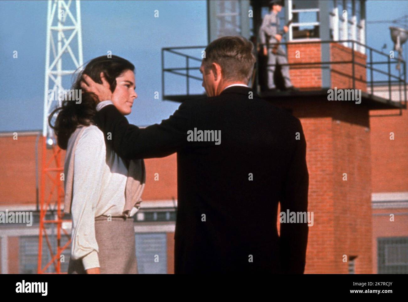 Ali Macgraw & Steve McQueen Film The Getaway (USA 1972) personaggi: Carol McCoy, Doc McCoy regista: Sam Peckinpah 13 dicembre 1972 **ATTENZIONE** questa fotografia è solo per uso editoriale ed è copyright della WARNER BROS. E/o il fotografo assegnato dalla Film o dalla Production Company e può essere riprodotto solo da pubblicazioni in concomitanza con la promozione del suddetto Film. Un credito obbligatorio alla WARNER BROS. è obbligatorio. Il fotografo deve essere accreditato anche se conosciuto. Nessun uso commerciale può essere concesso senza l'autorizzazione scritta di The Film Company. Foto Stock
