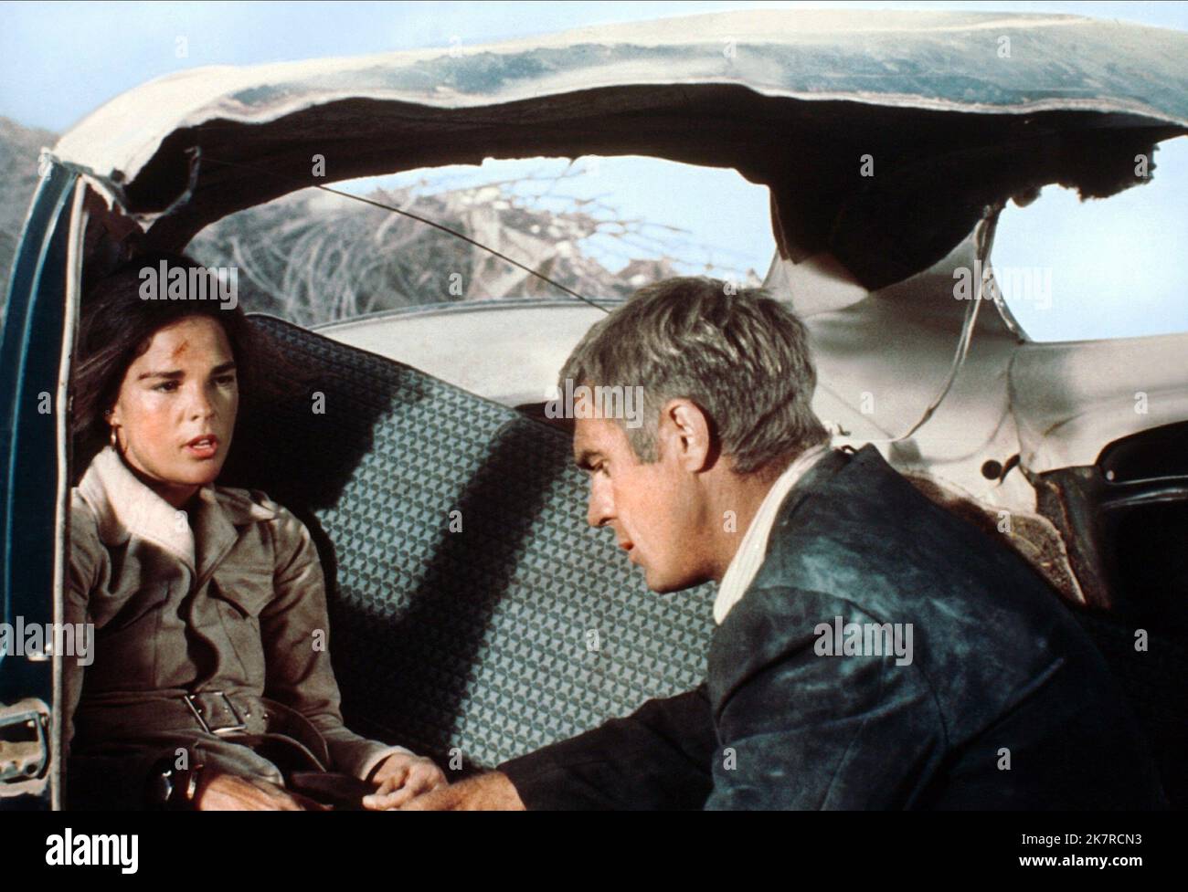 Ali Macgraw & Steve McQueen Film The Getaway (USA 1972) personaggi: Carol McCoy, Doc McCoy regista: Sam Peckinpah 13 dicembre 1972 **ATTENZIONE** questa fotografia è solo per uso editoriale ed è copyright della WARNER BROS. E/o il fotografo assegnato dalla Film o dalla Production Company e può essere riprodotto solo da pubblicazioni in concomitanza con la promozione del suddetto Film. Un credito obbligatorio alla WARNER BROS. è obbligatorio. Il fotografo deve essere accreditato anche se conosciuto. Nessun uso commerciale può essere concesso senza l'autorizzazione scritta di The Film Company. Foto Stock