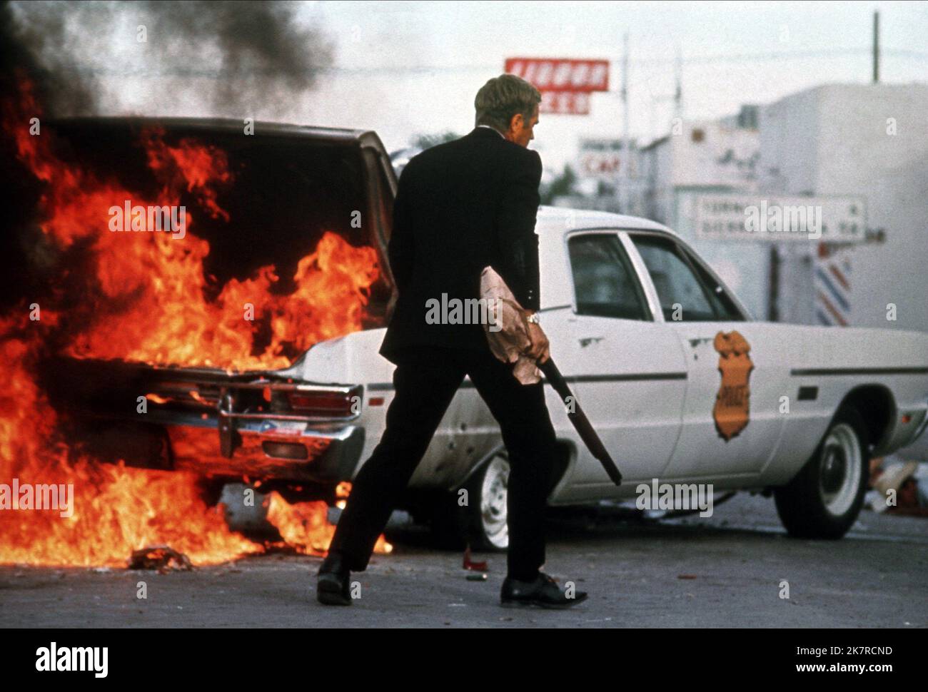 Steve McQueen Film The Getaway (USA 1972) personaggi: DOC McCoy regista: Sam Peckinpah 13 dicembre 1972 **ATTENZIONE** questa fotografia è solo per uso editoriale ed è copyright DELLA WARNER BROS. E/o il fotografo assegnato dalla Film o dalla Production Company e può essere riprodotto solo da pubblicazioni in concomitanza con la promozione del suddetto Film. Un credito obbligatorio alla WARNER BROS. è obbligatorio. Il fotografo deve essere accreditato anche se conosciuto. Nessun uso commerciale può essere concesso senza l'autorizzazione scritta di The Film Company. Foto Stock