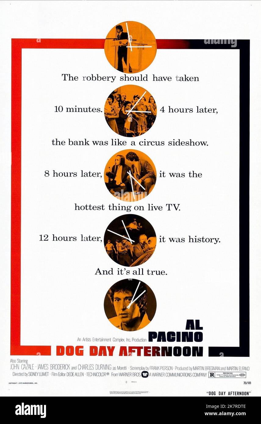 Movie poster Film Dog Day Afternoon (1975) regista: Sidney Lumet 21 settembre 1975 **ATTENZIONE** questa fotografia è solo per uso editoriale ed è copyright della WARNER BROS e/o del fotografo assegnato dalla Film o Production Company e può essere riprodotta solo da pubblicazioni in concomitanza con la promozione del suddetto Film. È richiesto un credito obbligatorio a WARNER BROS. Il fotografo deve essere accreditato anche se conosciuto. Nessun uso commerciale può essere concesso senza l'autorizzazione scritta di The Film Company. Foto Stock