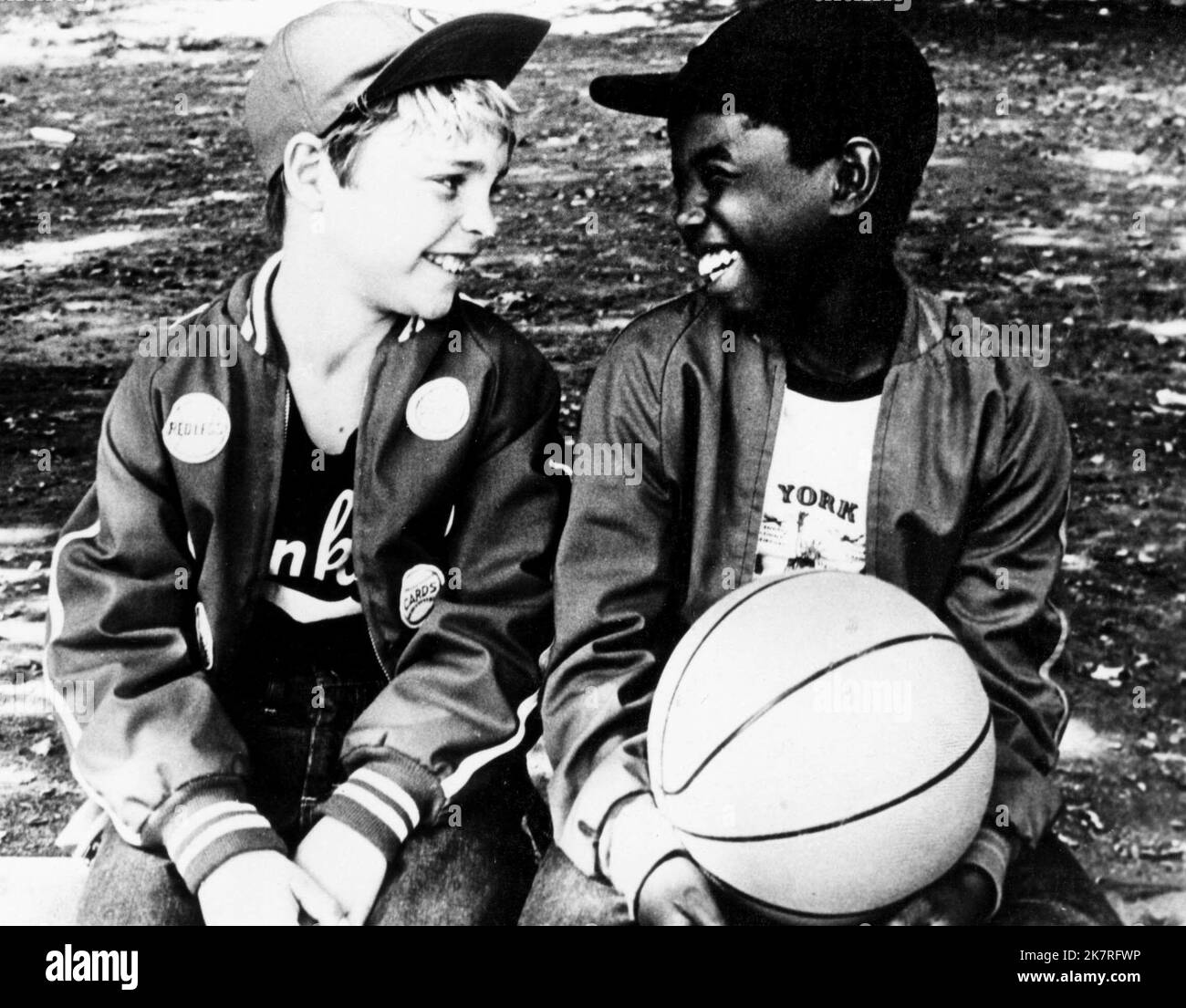 Norman Knox & Muntu Ben Louis Ndebele Film Forever Young, Forever Free (1976) personaggi: Jannie & Director: Ashley Lazarus 08 October 1976 **WARNING** questa fotografia è solo per uso editoriale ed è copyright della Film Company e/o del fotografo assegnato dalla Film o Production Company e può essere riprodotta solo da pubblicazioni in concomitanza con la promozione del suddetto Film. È richiesto un credito obbligatorio alla Film Company. Il fotografo deve essere accreditato anche se conosciuto. Nessun uso commerciale può essere concesso senza l'autorizzazione scritta di The Film Company. Foto Stock
