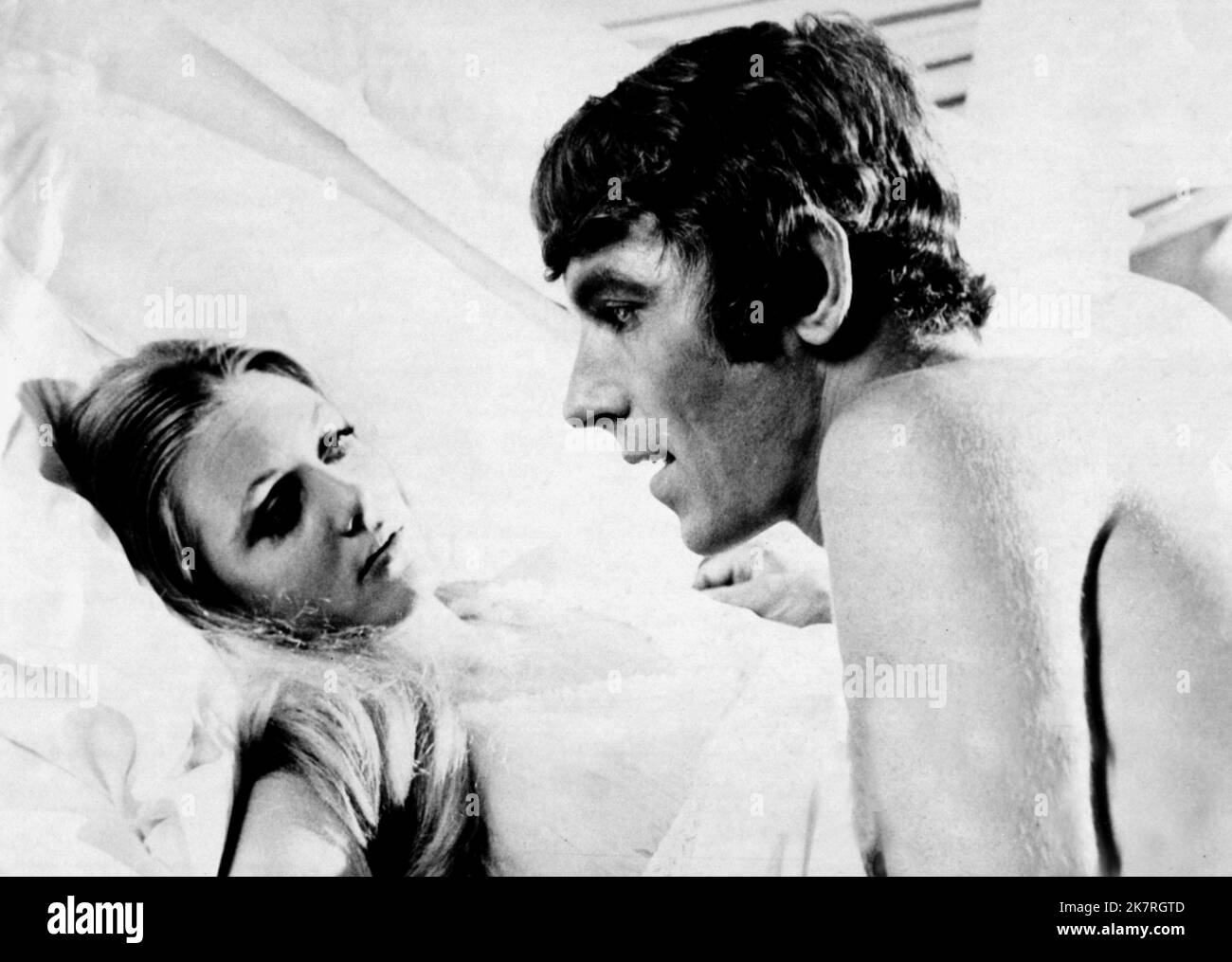 Peter Cook Film: The Rise and Rise of Michael Rimmer (1978) personaggi: Michael Rimmer regista: Kevin Billington 12 novembre 1970 **AVVERTENZA** questa fotografia è solo per uso editoriale ed è copyright di WARNER e/o del fotografo assegnato dalla Film o dalla Production Company e può essere riprodotta solo da pubblicazioni in concomitanza con la promozione del film di cui sopra. È richiesto un credito obbligatorio a WARNER. Il fotografo deve essere accreditato anche quando è noto. Nessun uso commerciale può essere concesso senza autorizzazione scritta da parte della Film Company. Foto Stock