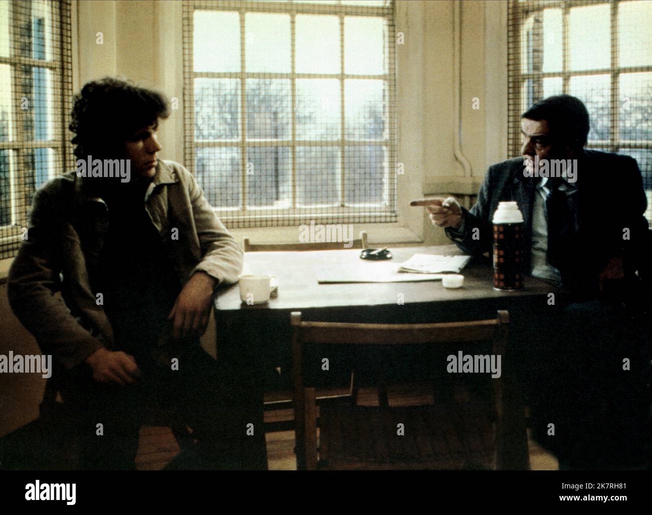 Mike Ford & Bill Dean Film Scum (UK 1979) personaggi: & Duke regista: Alan Clarke 12 settembre 1979 **ATTENZIONE** questa fotografia è solo per uso editoriale ed è copyright di film KENDON e/o il fotografo assegnato dalla Film o Production Company e può essere riprodotta solo da pubblicazioni in concomitanza con la promozione del suddetto Film. È richiesto un credito obbligatorio per i film KENDON. Il fotografo deve essere accreditato anche se conosciuto. Nessun uso commerciale può essere concesso senza l'autorizzazione scritta di The Film Company. Foto Stock
