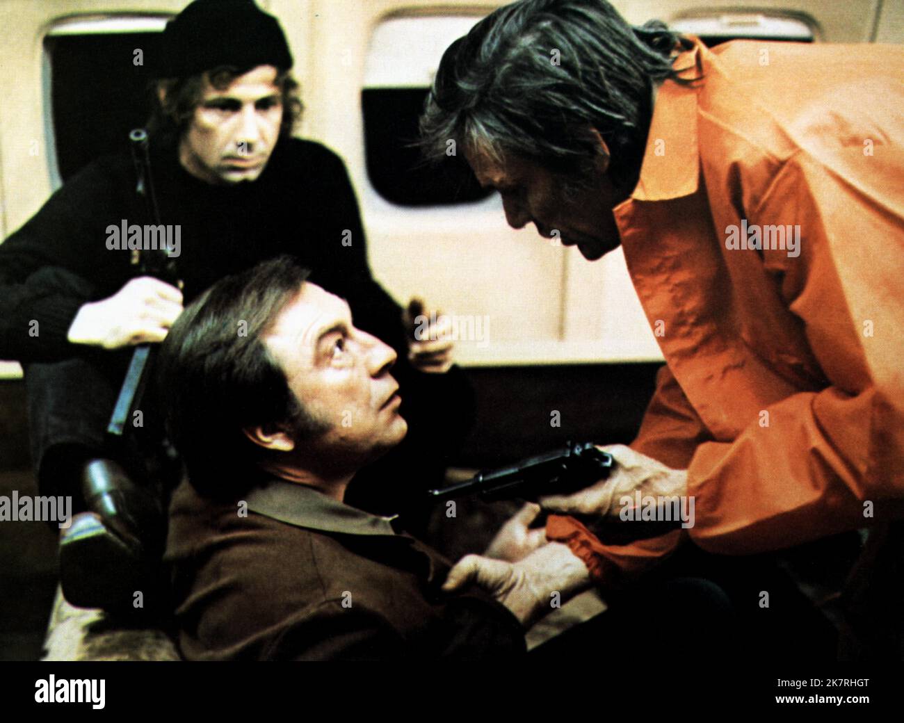 Jay Robinson, Adam Roarke & Neville Brand Film: Questo è Un Hijack (1977) personaggi: Simon Scott, Mike Christie & Dominic regista: Barry Pollack 01 giugno 1973 **AVVERTENZA** questa fotografia è solo per uso editoriale ed è copyright della Film Company e/o del fotografo assegnato dalla Film o dalla Production Company e può essere riprodotta solo da pubblicazioni in concomitanza con la promozione del film di cui sopra. È richiesto un credito obbligatorio alla società cinematografica. Il fotografo deve essere accreditato anche quando è noto. Nessun uso commerciale può essere concesso senza autorizzazione scritta da parte della Film Comp Foto Stock