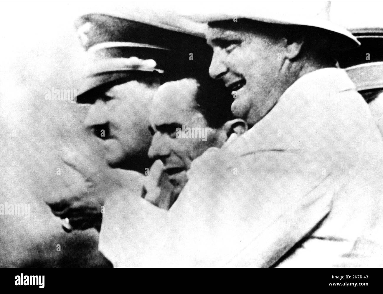 Adolf Hitler, Josef Goebbels & Hermann Goering Film: Swastika (1973) personaggi: Lui stesso (archivio filmati), & regista: Lutz Becker, Phillipe Mora 01 settembre 1973 **AVVERTENZA** questa fotografia è esclusivamente per uso editoriale ed è copyright della Film Company e/o del fotografo assegnato dalla Film o dalla Production Company e può essere riprodotta solo da pubblicazioni in concomitanza con la promozione del film sopra citato. È richiesto un credito obbligatorio alla società cinematografica. Il fotografo deve essere accreditato anche quando è noto. Nessun uso commerciale può essere concesso senza l'autorizzazione scritta della F. Foto Stock