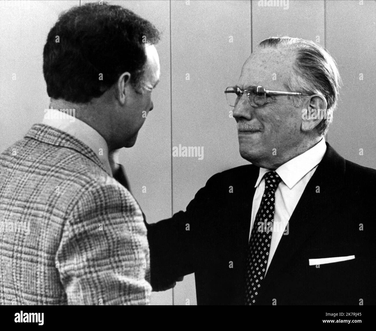Gene Hackman & Melvyn Douglas Film: I Never Sang for My Padre (1979) personaggi: Gene Garrison & Tom Garrison regista: Gilbert Cates 18 ottobre 1970 **AVVERTENZA** questa fotografia è solo per uso editoriale ed è copyright delle IMMAGINI COLUMBIA e/o del fotografo assegnato dalla Film o dalla Production Company e può essere riprodotta solo da pubblicazioni in concomitanza con la promozione del film di cui sopra. È richiesto un credito obbligatorio per LE FOTO DI COLUMBIA. Il fotografo deve essere accreditato anche quando è noto. Nessun uso commerciale può essere concesso senza autorizzazione scritta da parte della Film Company. Foto Stock