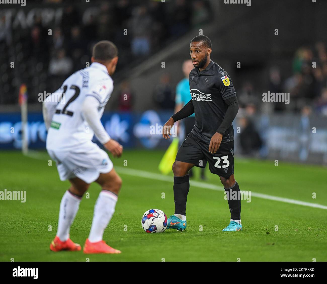 Swansea, Regno Unito. 18th Ott 2022. Junior Hoilett #23 di Reading durante la partita Sky Bet Championship Swansea City vs Reading al Swansea.com Stadium, Swansea, Regno Unito, 18th ottobre 2022 (Foto di Mike Jones/News Images) a Swansea, Regno Unito il 10/18/2022. (Foto di Mike Jones/News Images/Sipa USA) Credit: Sipa USA/Alamy Live News Foto Stock