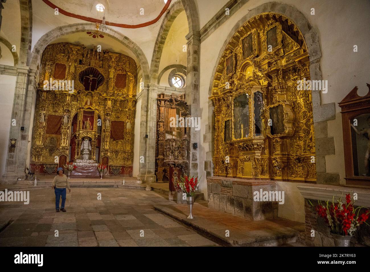 L'interno della chiesa coloniale di Santa Catarina Lachatao (fine 16th/inizio 17th ° secolo) nell'ex villaggio minerario di Lachatao, nella Sierra Jua Foto Stock