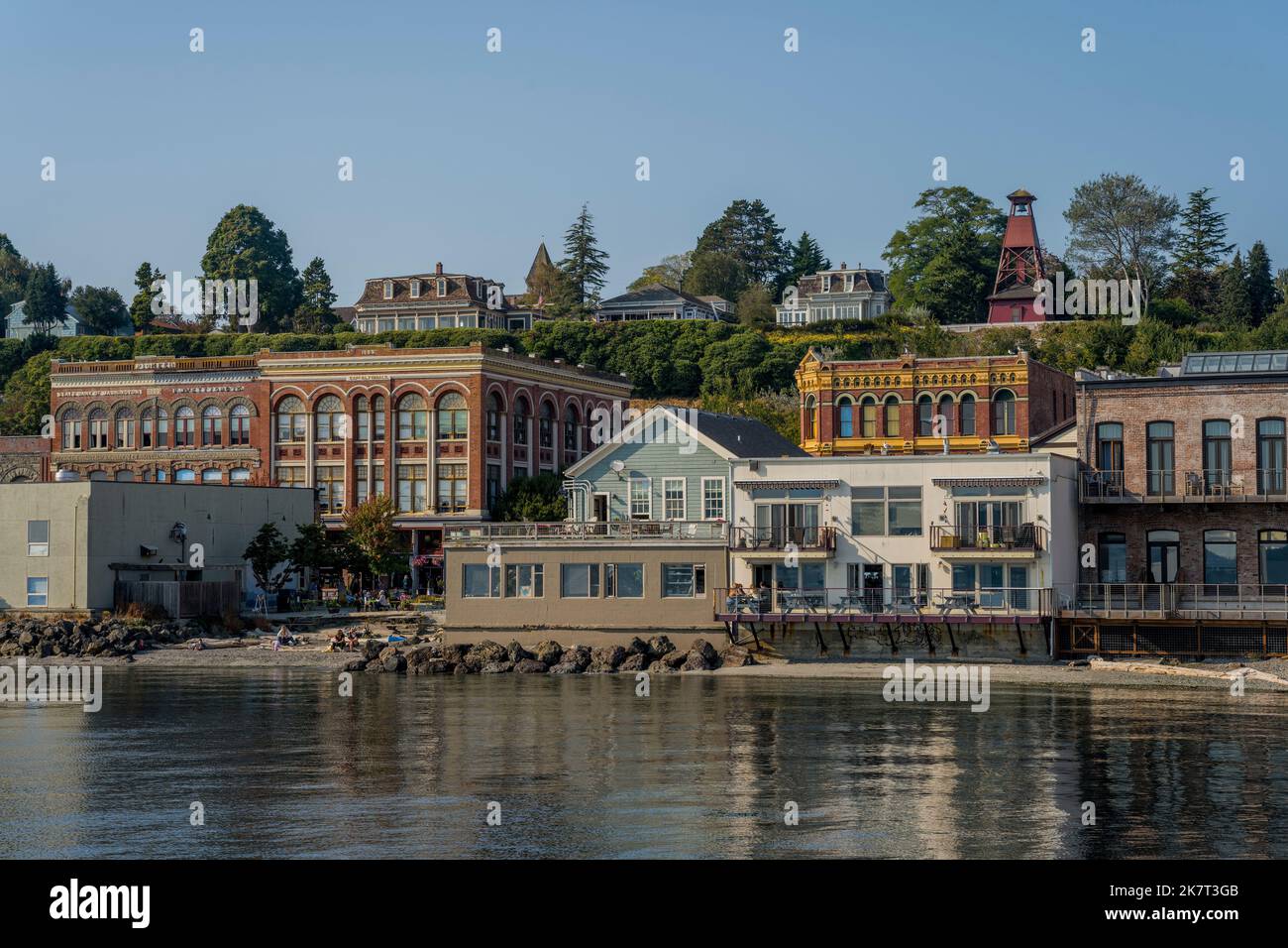 Vista dello storico Port Townsend dall'Union Wharf nella contea di Jefferson, stato di Washington, Stati Uniti. Foto Stock