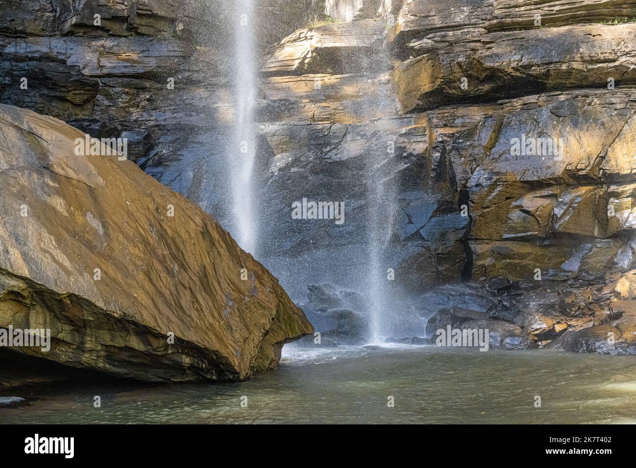 Piscina sotto l'acqua tuffante a Toccoa Falls a Toccoa, Georgia. (USA) Foto Stock