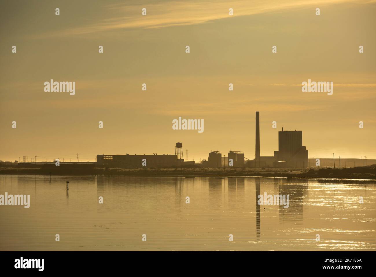 Vista al tramonto della sezione industriale di Eureka, California, Stati Uniti. Foto Stock