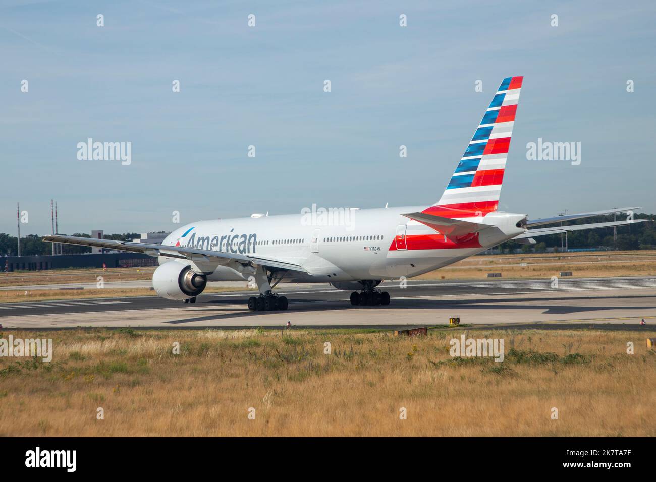 Francoforte, Germania - 17 giugno 2022: Compagnia aerea americana Jet alla strada del taxi che dirige la pista di Francoforte aeroporto internazionale. Foto Stock