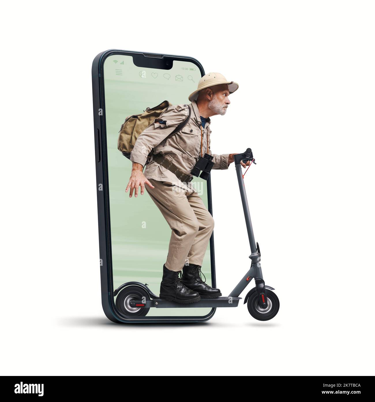 vintage Style explorer in sella a uno scooter elettrico e uscendo dallo schermo di uno smartphone, isolato su sfondo bianco Foto Stock