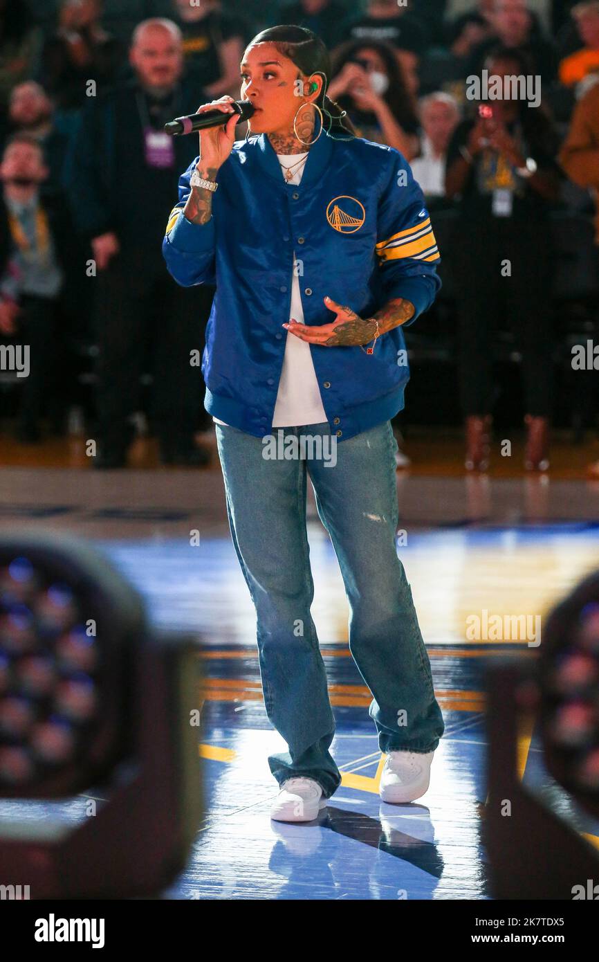 San Francisco, Stati Uniti. 18th Ott 2022. L'artista hip-hop Kehlani si esibisce durante l'halftime tra i Los Angeles Lakers e i Golden state Warriors al Chase Center martedì 18 ottobre 2022 a San Francisco, California. Foto: CV/imageSPACE/Sipa USA Credit: Sipa USA/Alamy Live News Foto Stock