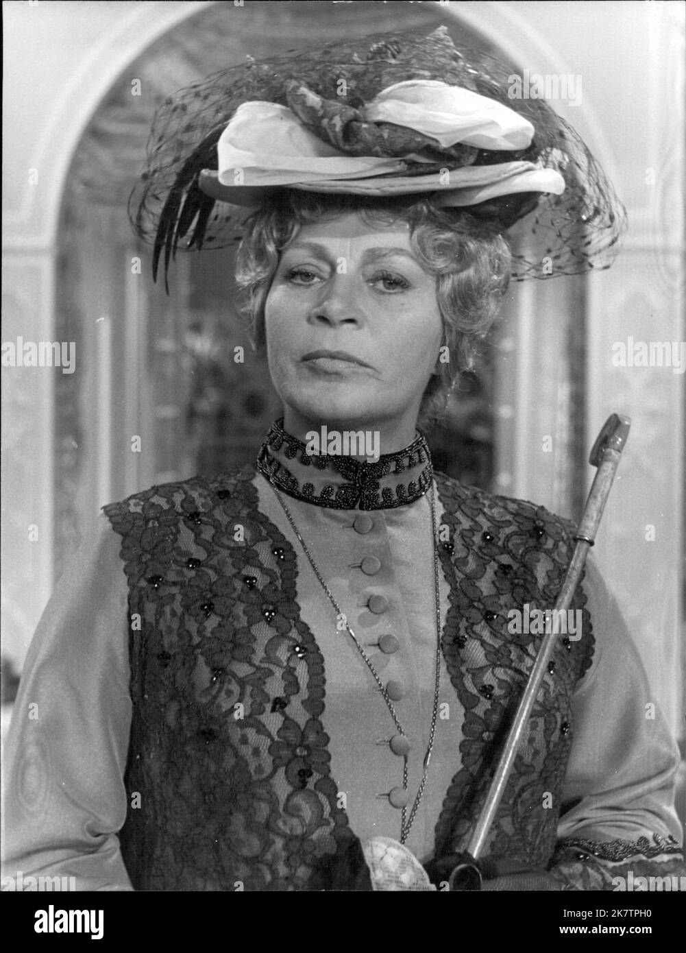 Der Abgeordnete von Bombignac (1977) - Margot Trooger in der Rolle der Marquise, der resoluten Schwiegermutter des Grafen Chantelaur. Foto Stock