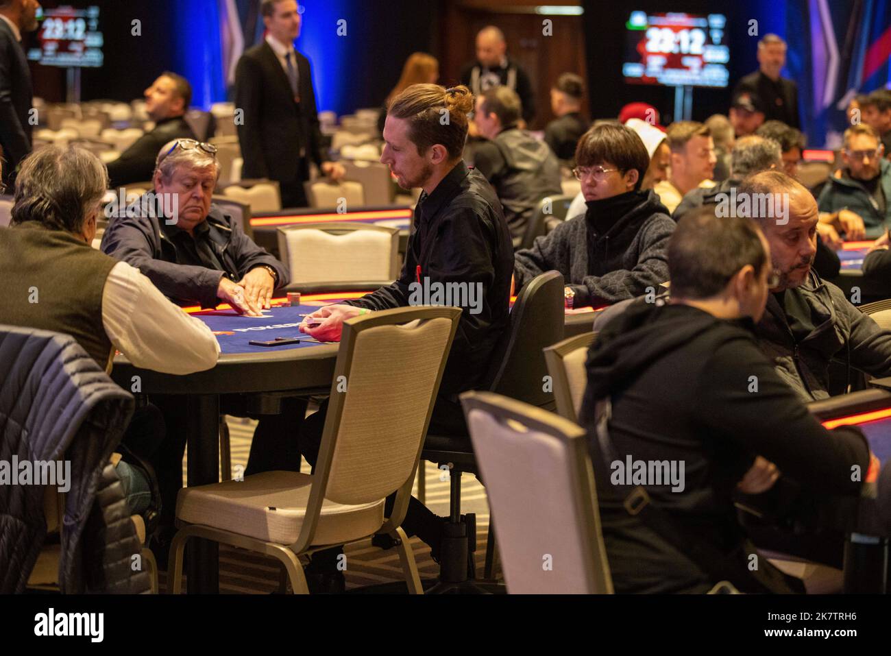 Londra, Regno Unito. 18 ottobre 2022. Dietro le quinte Guardate come l'Hilton Park Lane di Londra ospita l'European Poker Tour. 70 tavoli da poker con un massimo di 700 giocatori saranno in azione durante il torneo che si svolge fino al 28th ottobre a Londra, con un jackpot massimo di £1 milioni di dollari. 18th ottobre 2022. Park Lane, Londra, Regno Unito Credit: Jeff Gilbert/Alamy Live News Foto Stock