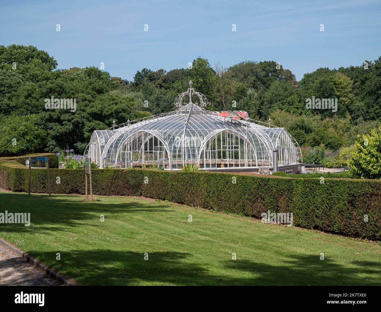 Meise, Belgio, 17 luglio 2022, la serra della corona nel Herbetum del giardino botanico reale a Meise Foto Stock