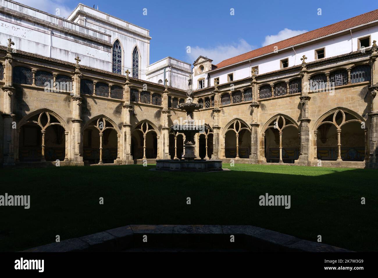 Il chiostro del monastero di Santa Cruz in Coimbra, Portogallo Foto Stock