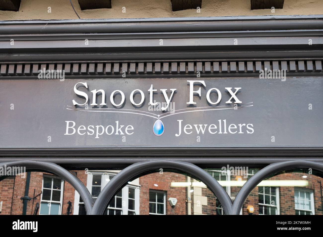 Shrewsbury, Regno Unito - 14 luglio 2022: Il segno per Snooty Fox Bespoke a Shrewsbury, Engagnd. Foto Stock