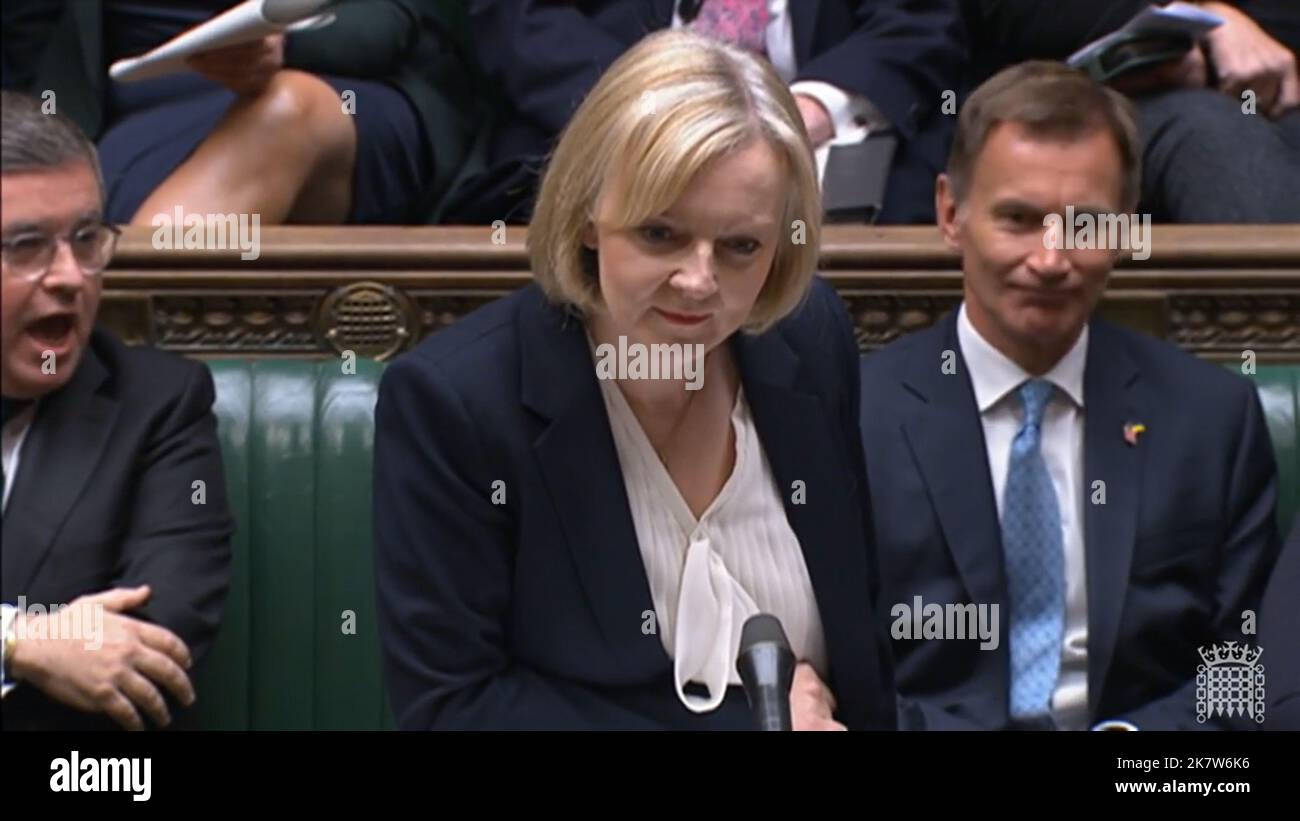 Il primo Ministro Liz Truss interviene durante le interrogazioni del primo Ministro alla Camera dei Comuni di Londra. Foto Stock