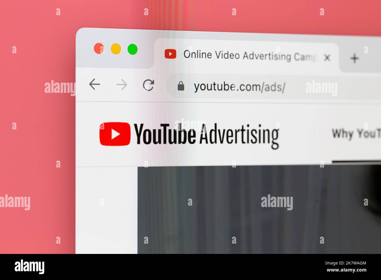 Ostersund, Svezia - 26 agosto 2022: Sito web di YouTube advertising. YouTube è una piattaforma americana di condivisione video online Foto Stock