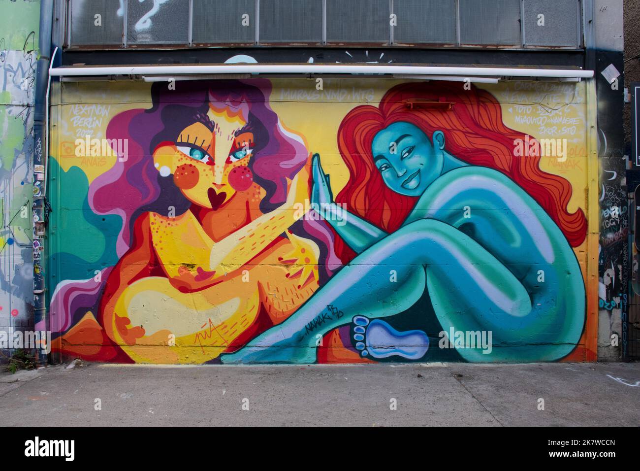 Murak di due donne di Pia Anais e Lolo Nawak il GREZZO Gelände, Friedrichshain, Berlino Foto Stock