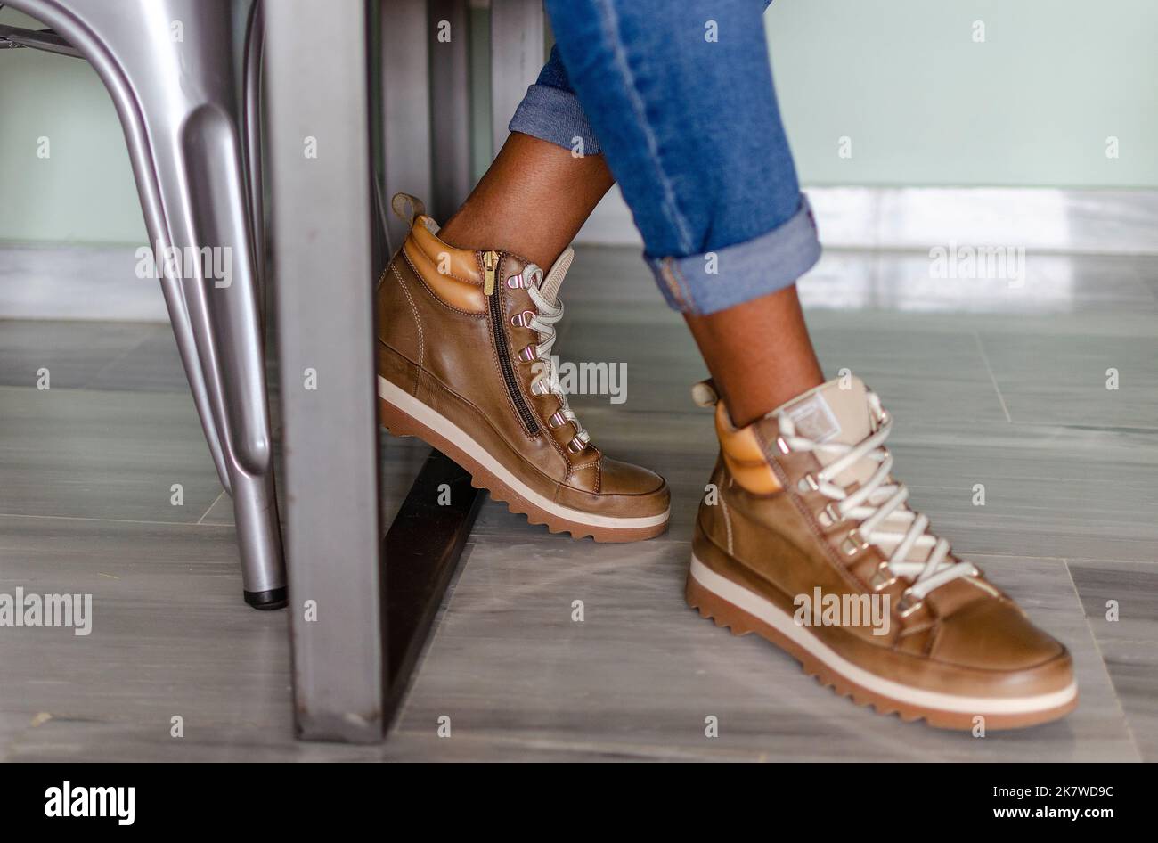 Siviglia Spagna 19 ottobre 2022 Scarpe Pikolinos Vigo. Street fashion. Marchio spagnolo Foto stock Alamy