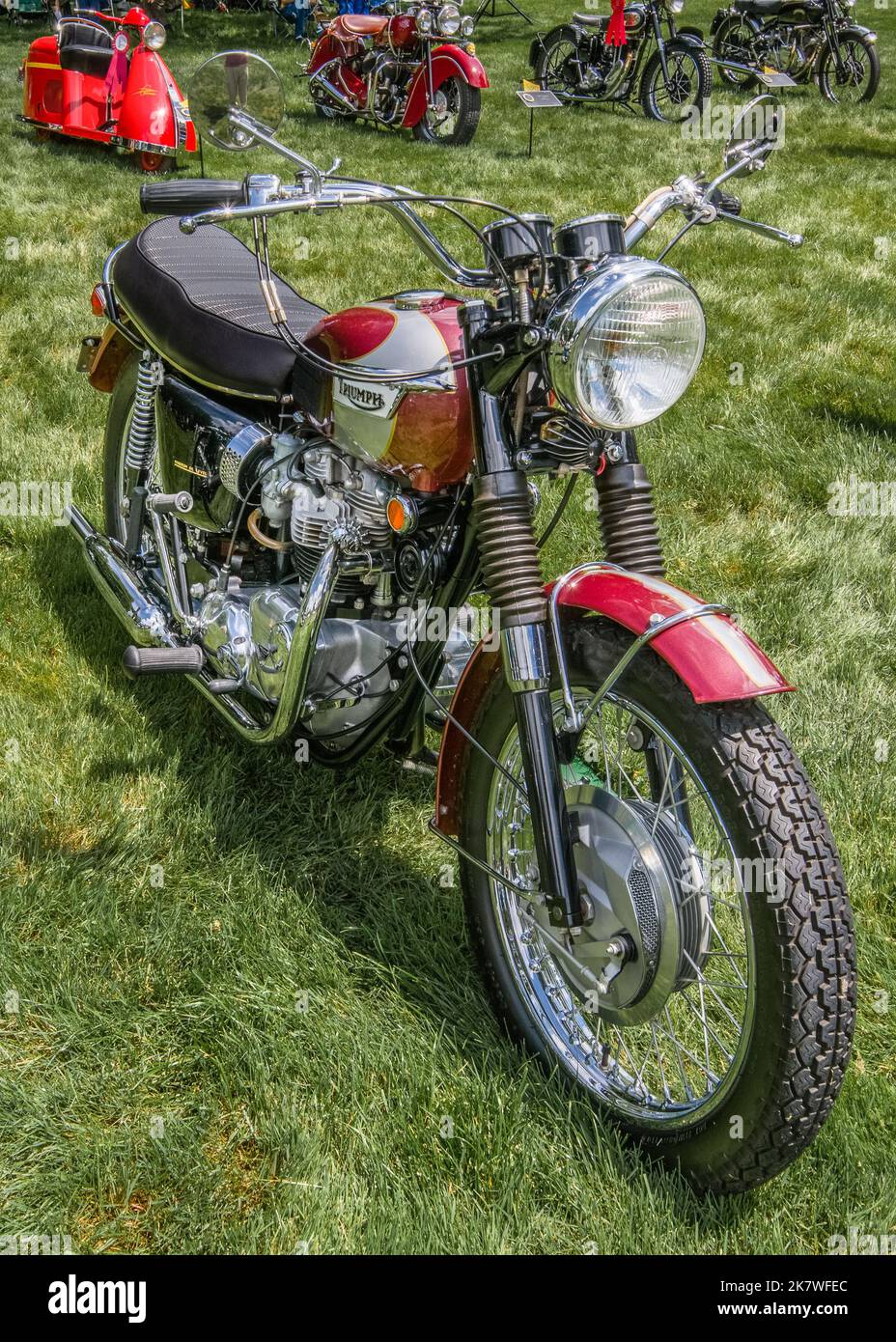 GROSSE POINTE SHORES, MI/USA - 16 GIUGNO 2013: Una motocicletta Triumph Bonneville 1970, fiera di automobili EyesOn Design, Edsel & Eleanor Ford House, vicino a Detroit. Foto Stock