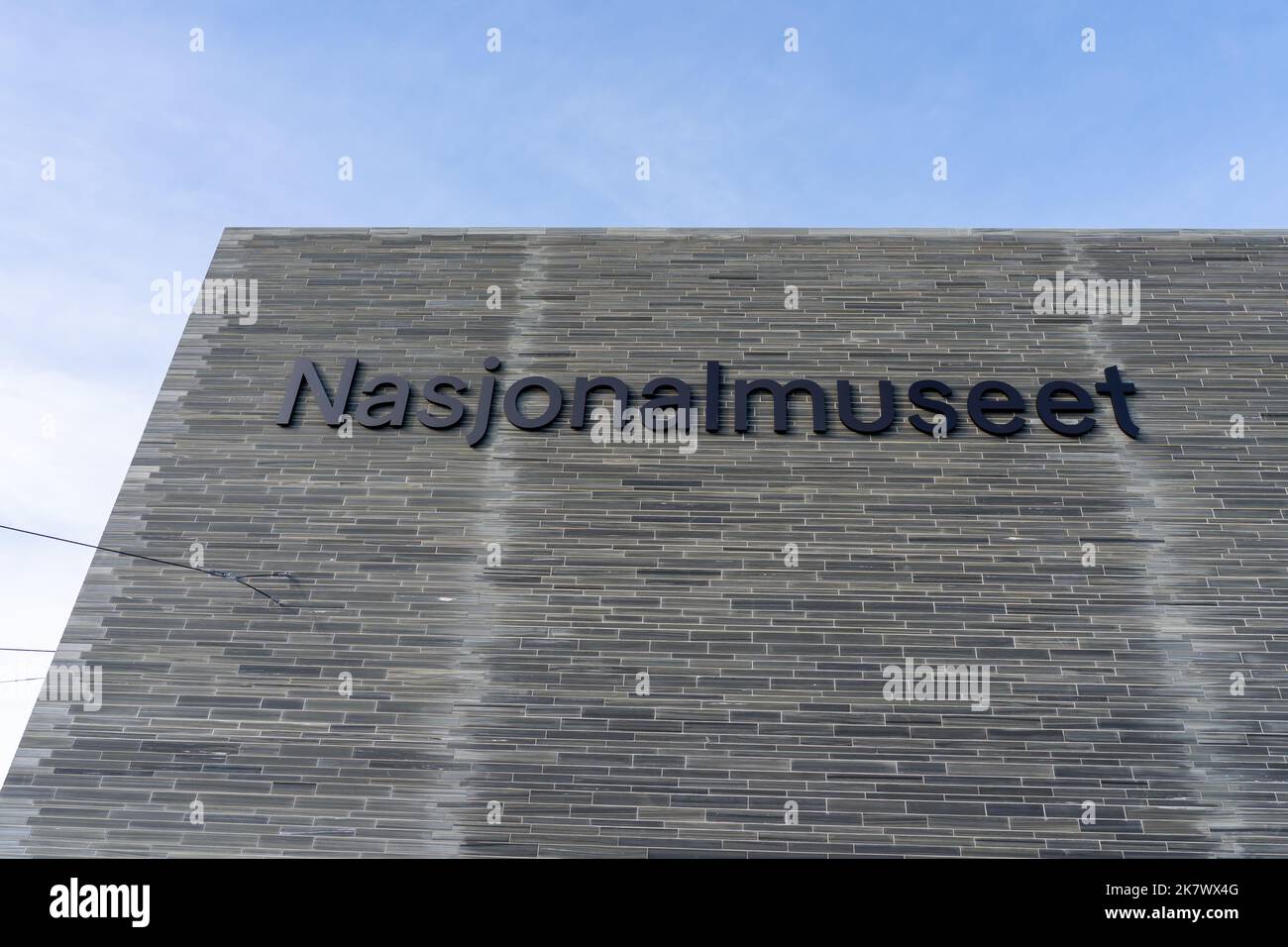 Oslo, Norvegia - 15 ottobre 2022: Cartello del Museo Nazionale sull'edificio di Oslo, Norvegia. Foto Stock